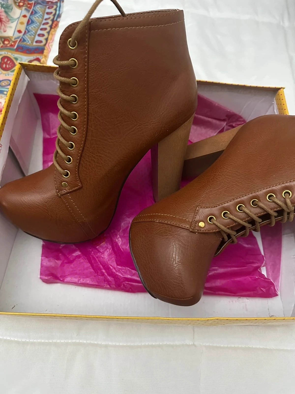 Botines altos con plataforma marca Marypaz